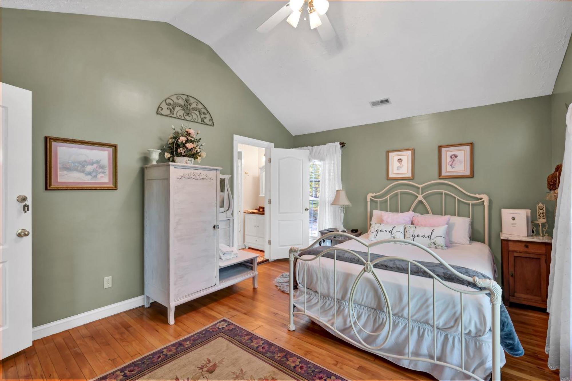Hill House Bed And Breakfast Loretto Bagian luar foto